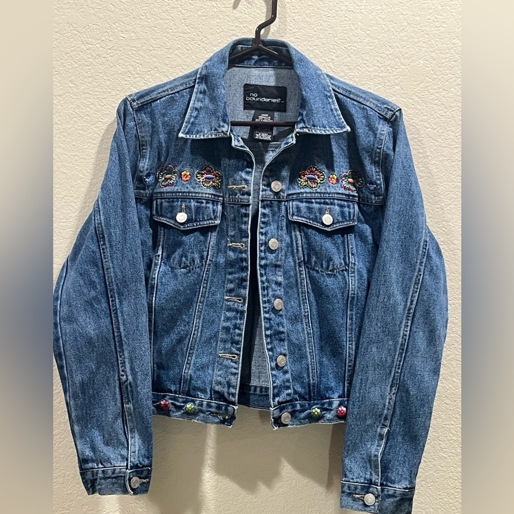 No Boundaries Classic Y2K DENIM JACKET WITH EMBROIDERED FLORAL JUNIOR SIZE M 7/9